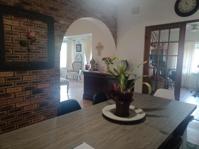 6 Bedroom Property for Sale in Manors KwaZulu-Natal