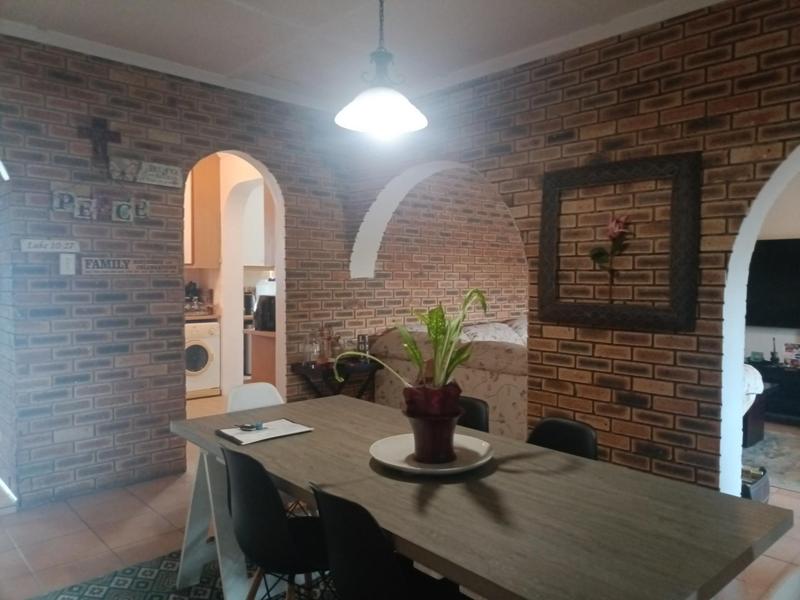 6 Bedroom Property for Sale in Manors KwaZulu-Natal