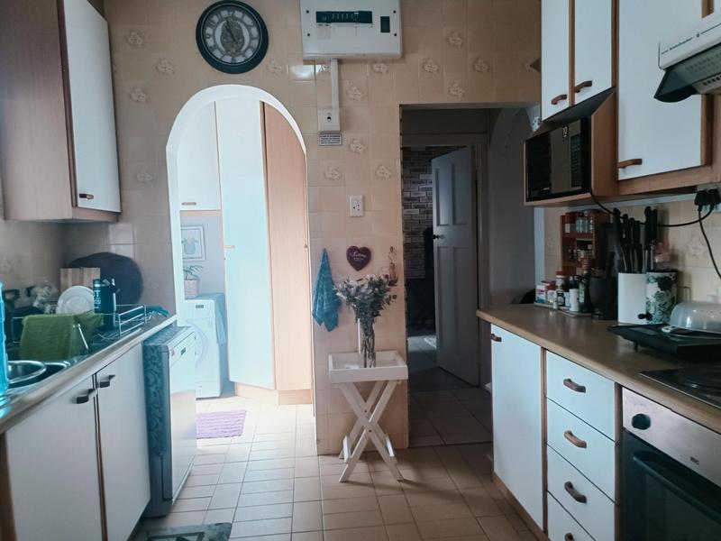 6 Bedroom Property for Sale in Manors KwaZulu-Natal