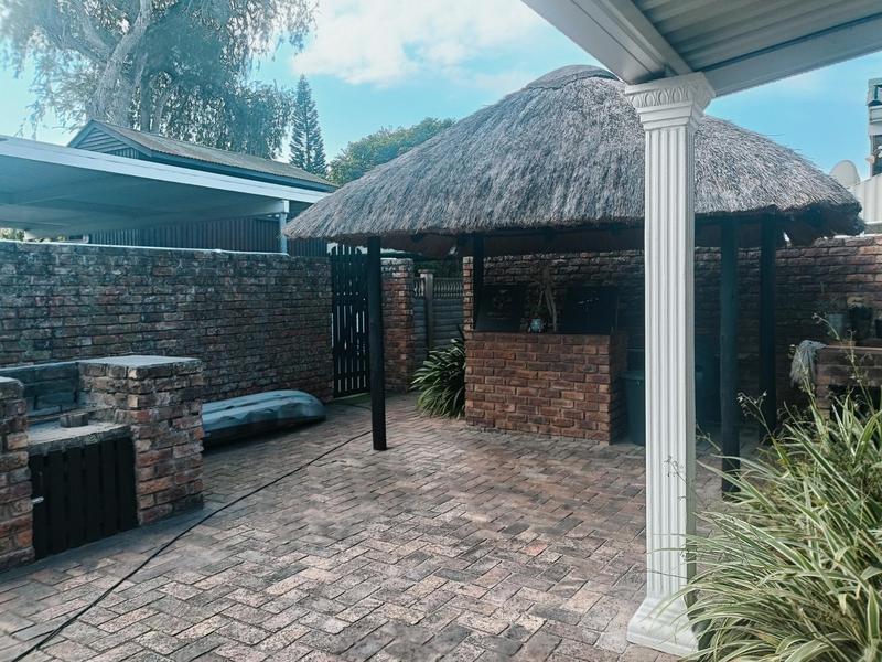 6 Bedroom Property for Sale in Manors KwaZulu-Natal