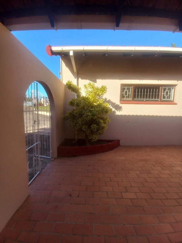 To Let 3 Bedroom Property for Rent in Shelly Beach KwaZulu-Natal