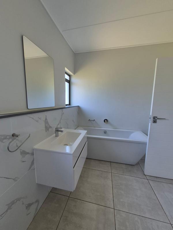 To Let 3 Bedroom Property for Rent in Izinga Ridge KwaZulu-Natal