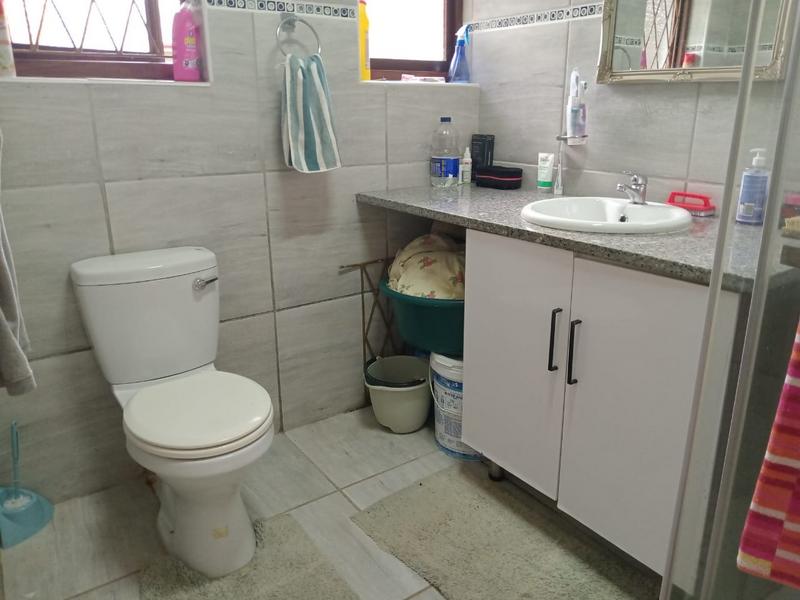 2 Bedroom Property for Sale in Uvongo KwaZulu-Natal