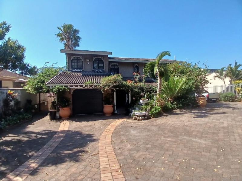 5 Bedroom Property for Sale in Uvongo KwaZulu-Natal