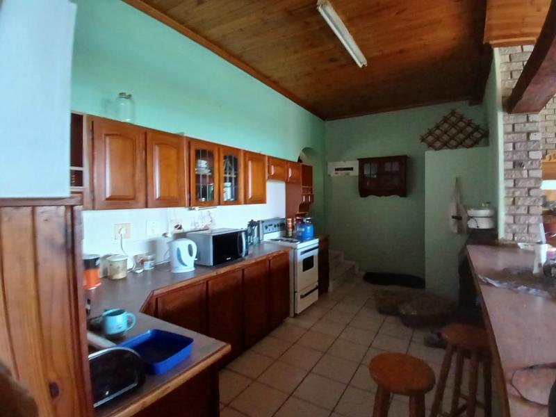 5 Bedroom Property for Sale in Uvongo KwaZulu-Natal