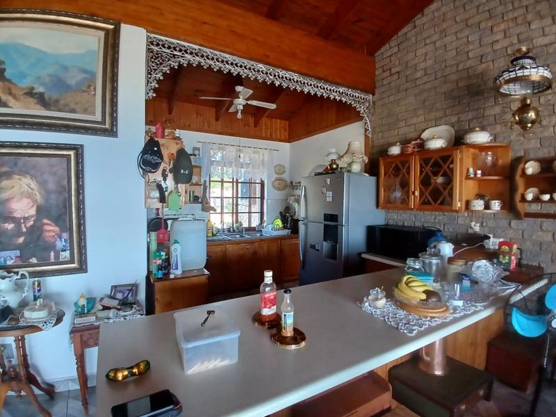 5 Bedroom Property for Sale in Uvongo KwaZulu-Natal