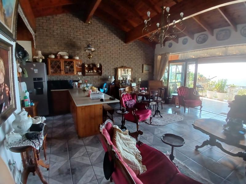 5 Bedroom Property for Sale in Uvongo KwaZulu-Natal