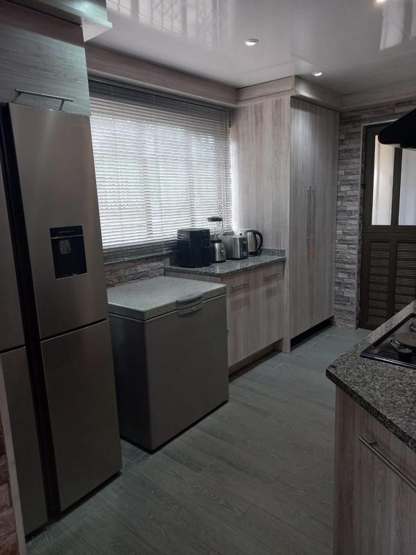 2 Bedroom Property for Sale in Havenside KwaZulu-Natal