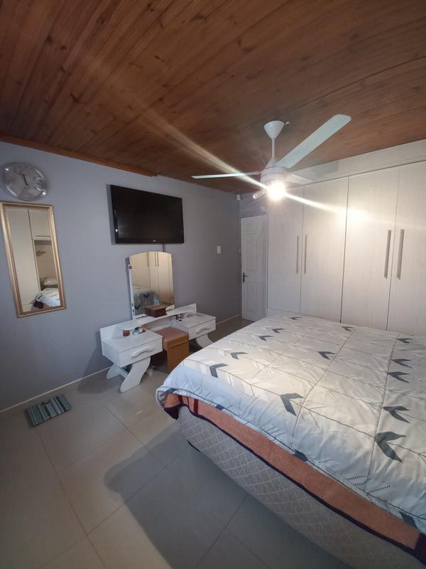 2 Bedroom Property for Sale in Havenside KwaZulu-Natal