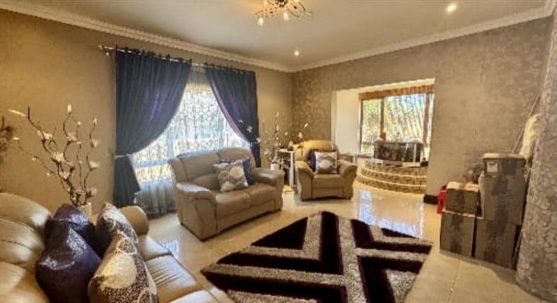 To Let 4 Bedroom Property for Rent in Somerset Park KwaZulu-Natal