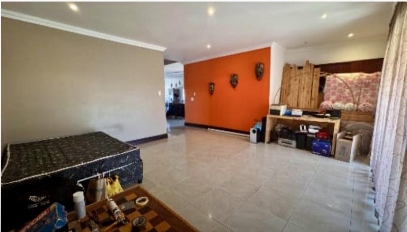 To Let 4 Bedroom Property for Rent in Somerset Park KwaZulu-Natal