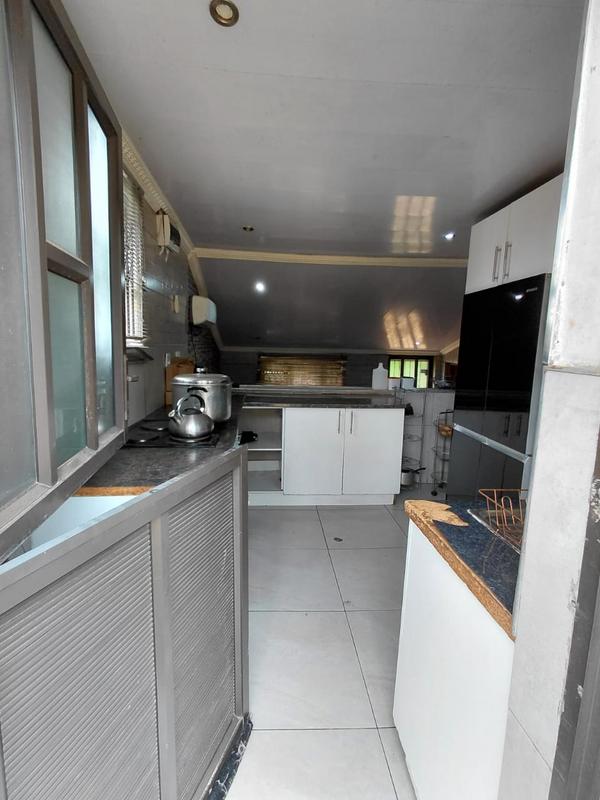 To Let 2 Bedroom Property for Rent in Umlazi KwaZulu-Natal