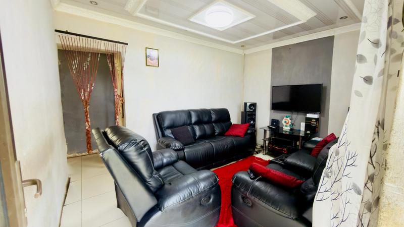 2 Bedroom Property for Sale in Umlazi KwaZulu-Natal