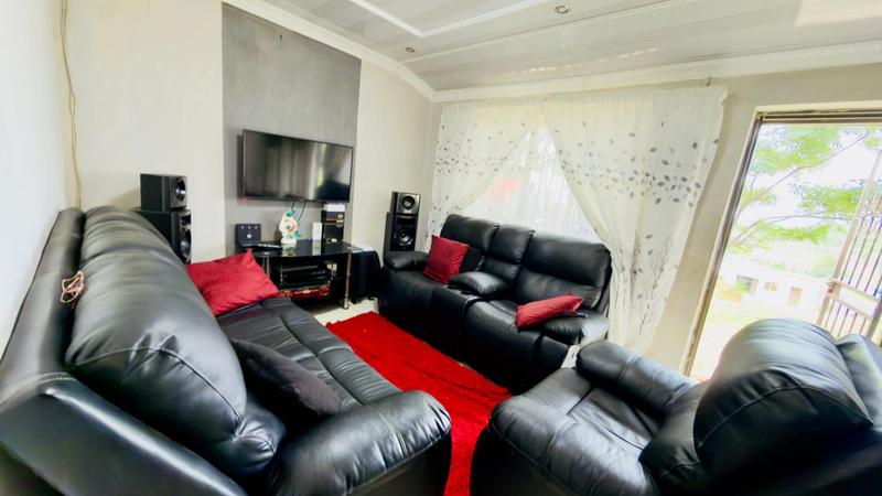 2 Bedroom Property for Sale in Umlazi KwaZulu-Natal