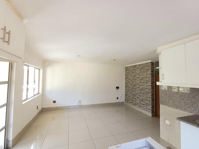 5 Bedroom Property for Sale in Lenham KwaZulu-Natal