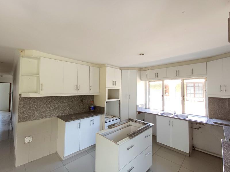 5 Bedroom Property for Sale in Lenham KwaZulu-Natal