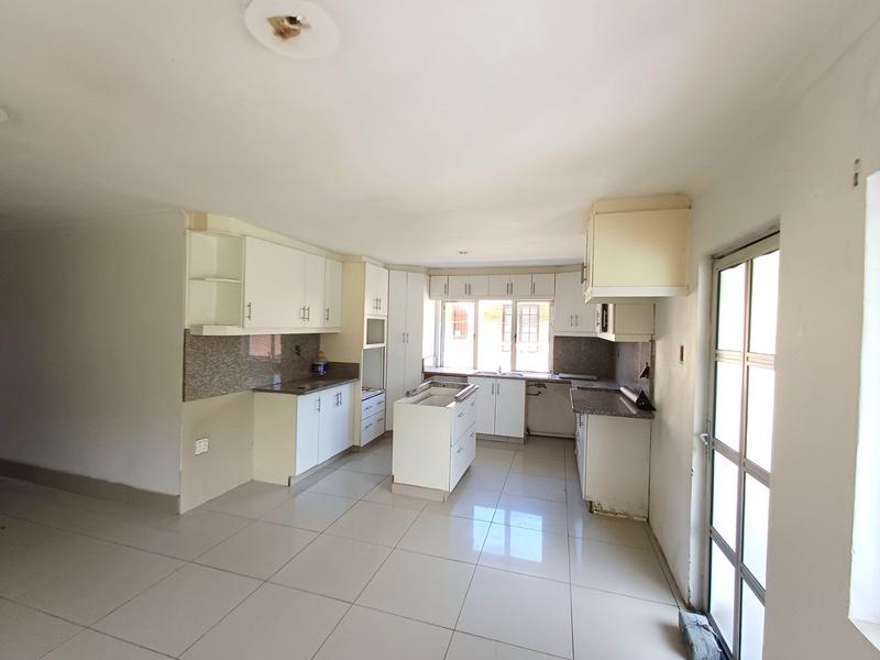 5 Bedroom Property for Sale in Lenham KwaZulu-Natal
