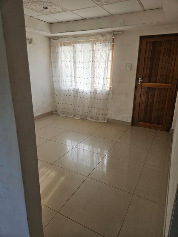 To Let 3 Bedroom Property for Rent in Umlazi KwaZulu-Natal