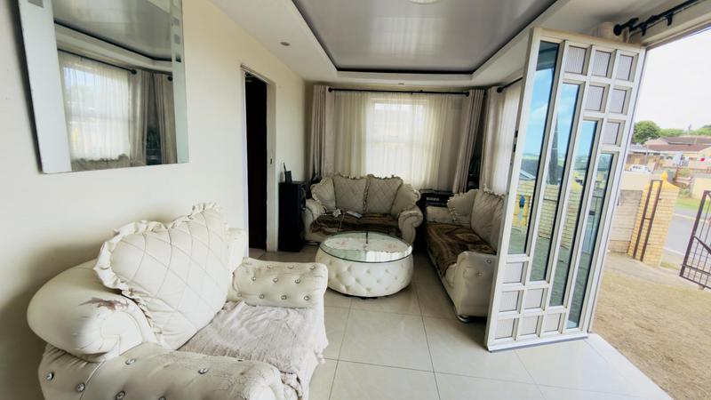 2 Bedroom Property for Sale in Kwamashu KwaZulu-Natal