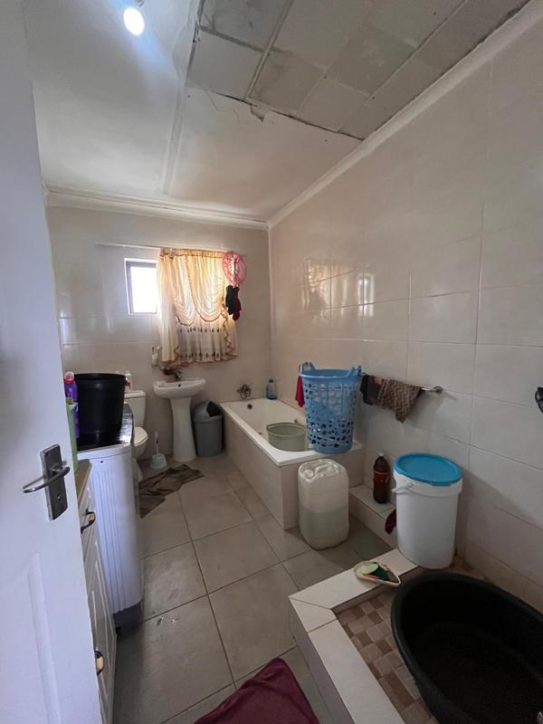 5 Bedroom Property for Sale in Margate KwaZulu-Natal