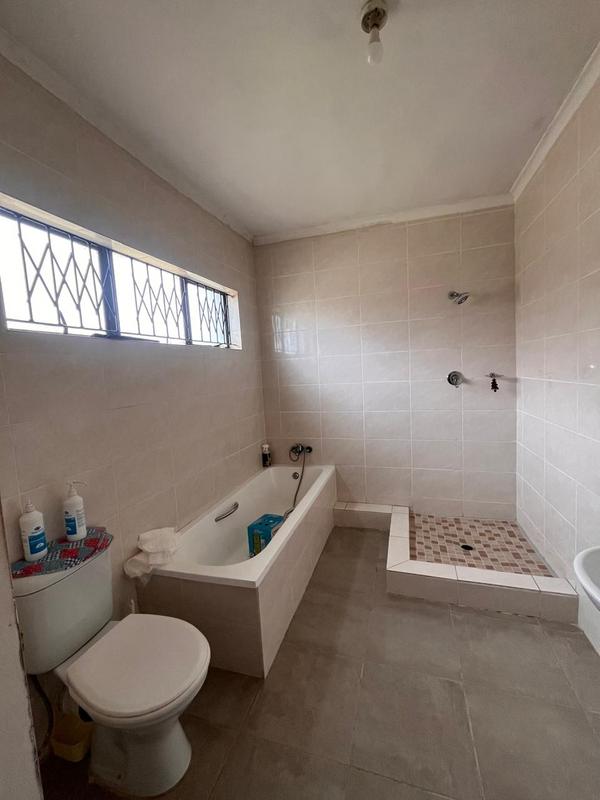 5 Bedroom Property for Sale in Margate KwaZulu-Natal
