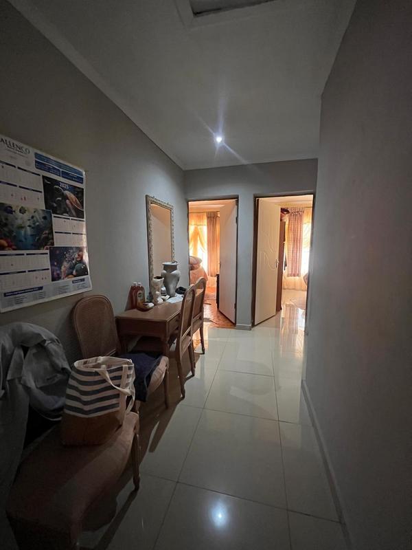 5 Bedroom Property for Sale in Margate KwaZulu-Natal