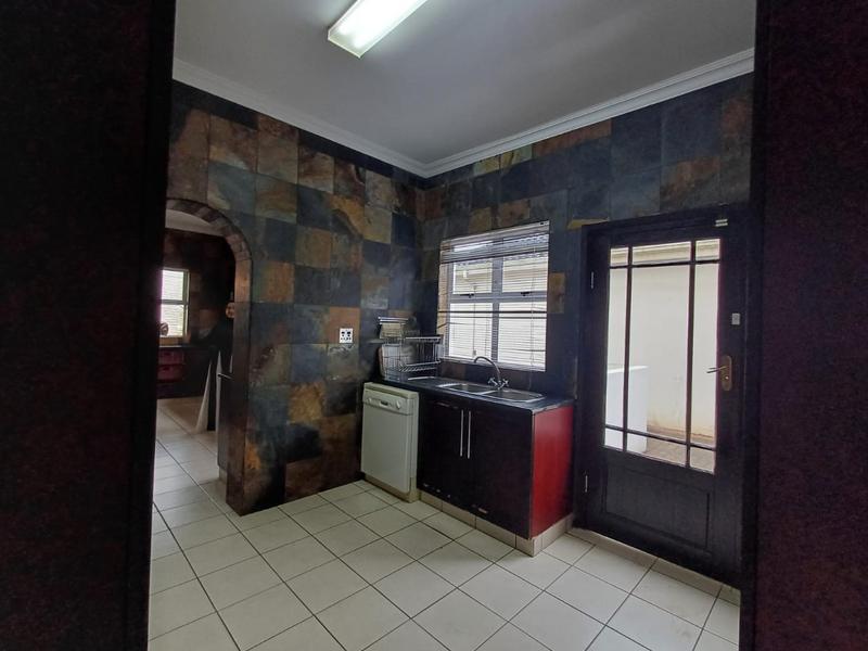 To Let 5 Bedroom Property for Rent in Durban North KwaZulu-Natal