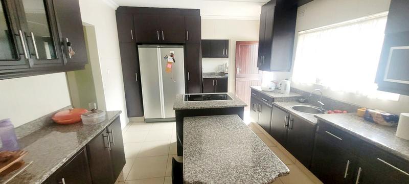 6 Bedroom Property for Sale in Umzinto KwaZulu-Natal