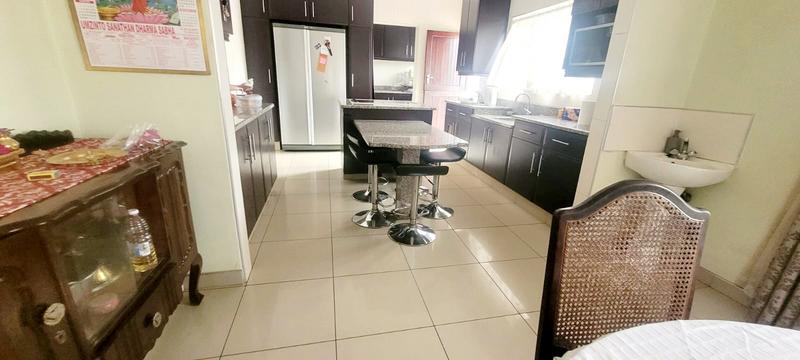 6 Bedroom Property for Sale in Umzinto KwaZulu-Natal