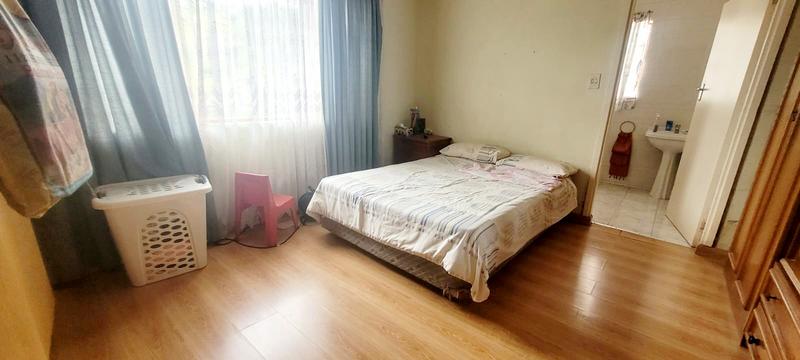 6 Bedroom Property for Sale in Umzinto KwaZulu-Natal