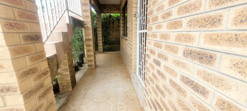 6 Bedroom Property for Sale in Umzinto KwaZulu-Natal