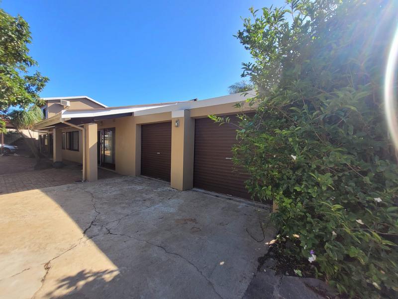 5 Bedroom Property for Sale in Manaba Beach KwaZulu-Natal