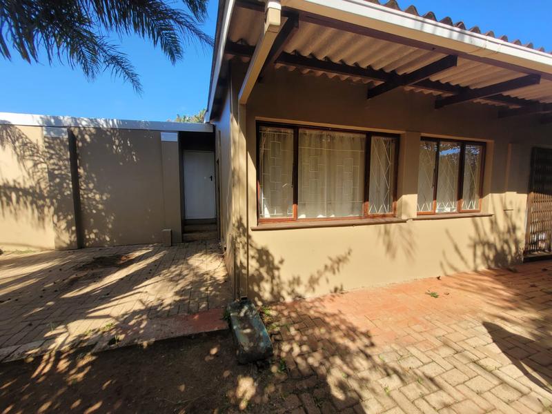 5 Bedroom Property for Sale in Manaba Beach KwaZulu-Natal