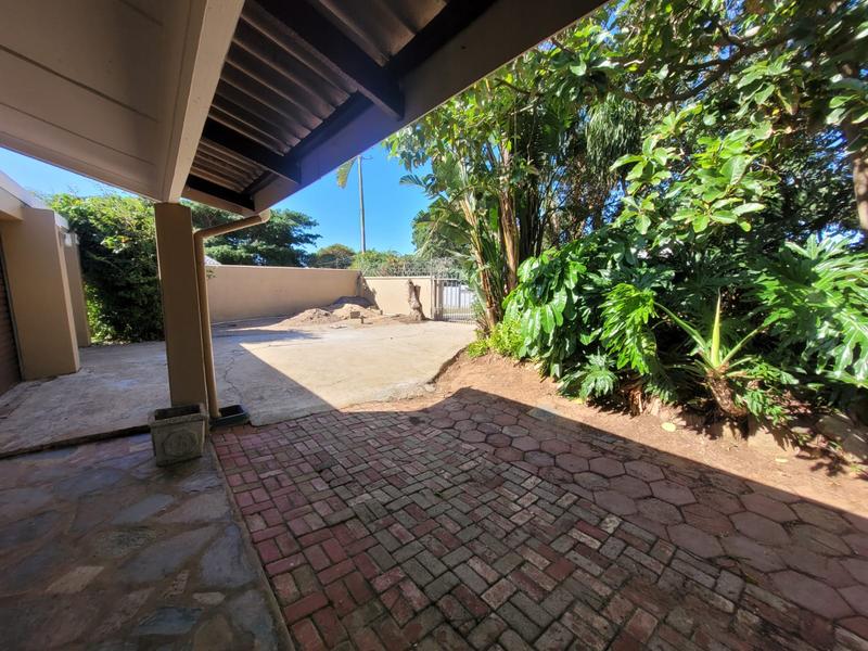 5 Bedroom Property for Sale in Manaba Beach KwaZulu-Natal