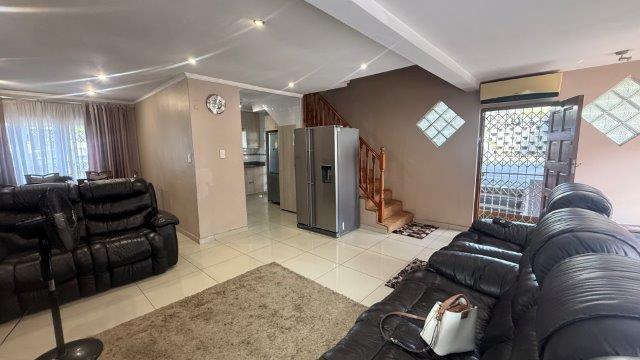 4 Bedroom Property for Sale in Havenside KwaZulu-Natal