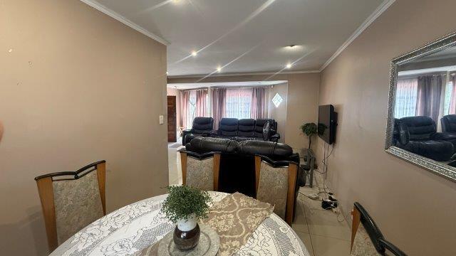 4 Bedroom Property for Sale in Havenside KwaZulu-Natal