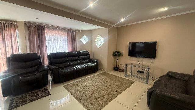 4 Bedroom Property for Sale in Havenside KwaZulu-Natal