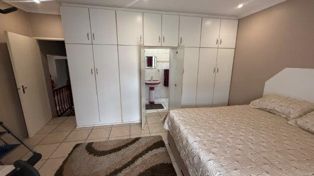 4 Bedroom Property for Sale in Havenside KwaZulu-Natal