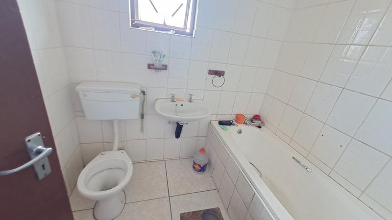 To Let 3 Bedroom Property for Rent in Umlazi KwaZulu-Natal