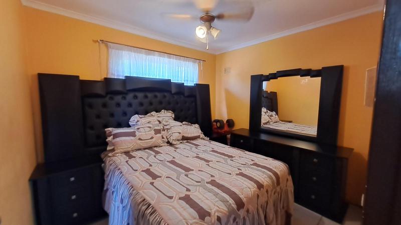To Let 3 Bedroom Property for Rent in Umlazi KwaZulu-Natal