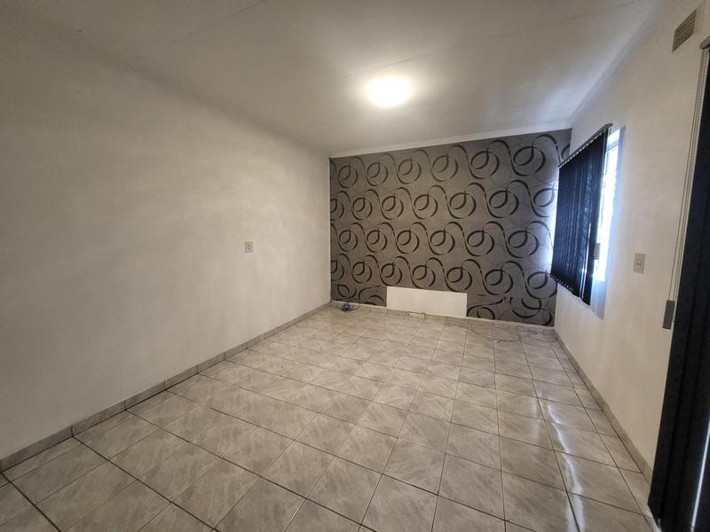 3 Bedroom Property for Sale in Dawncrest KwaZulu-Natal