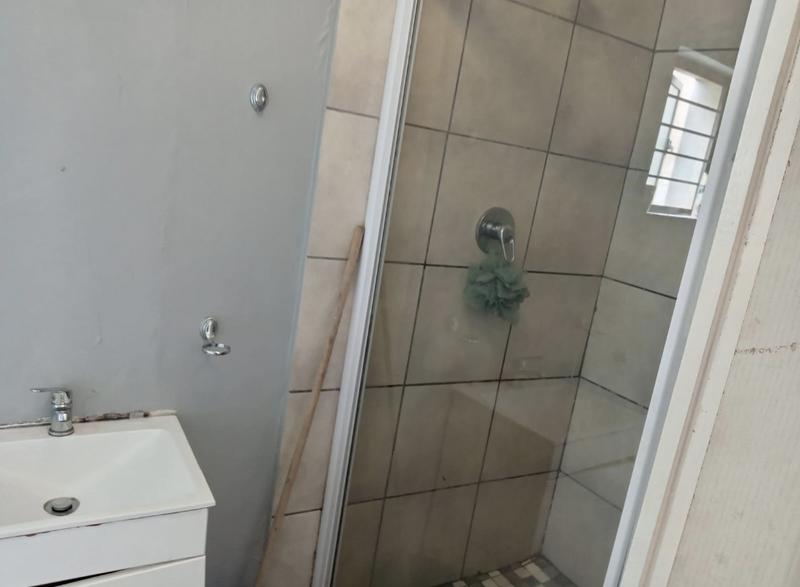To Let 1 Bedroom Property for Rent in Essenwood KwaZulu-Natal