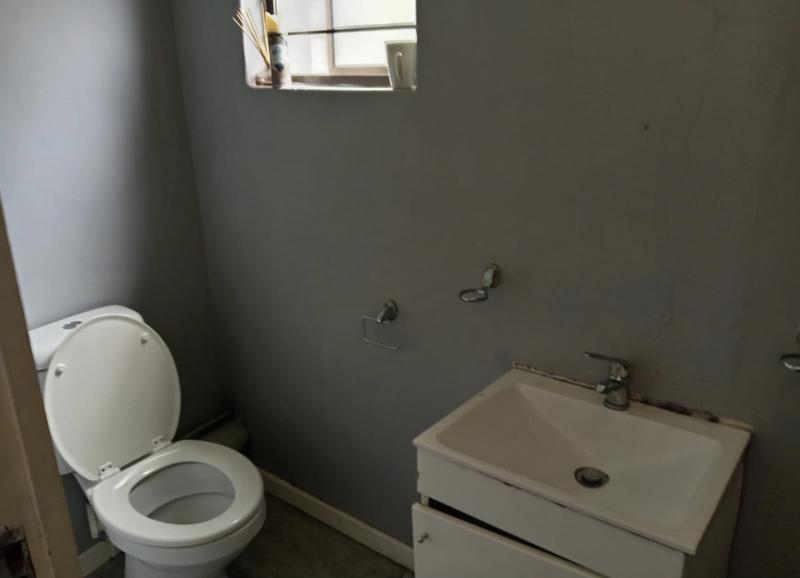 To Let 1 Bedroom Property for Rent in Essenwood KwaZulu-Natal