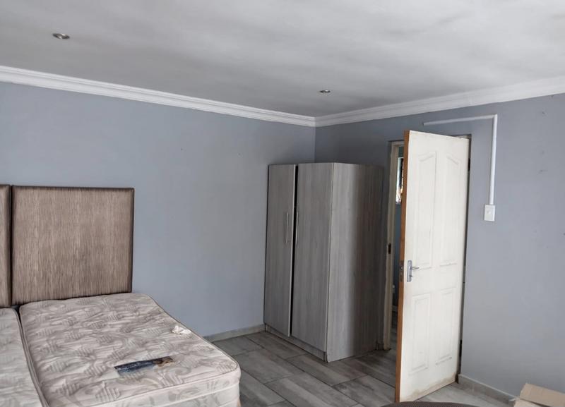 To Let 1 Bedroom Property for Rent in Essenwood KwaZulu-Natal