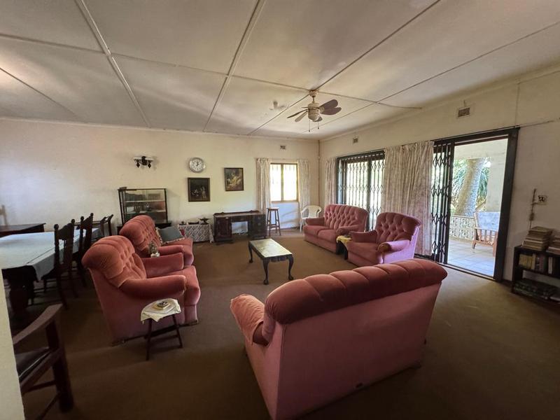 4 Bedroom Property for Sale in Glenmore Beach KwaZulu-Natal