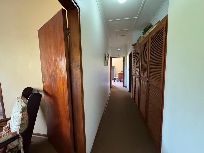 4 Bedroom Property for Sale in Glenmore Beach KwaZulu-Natal