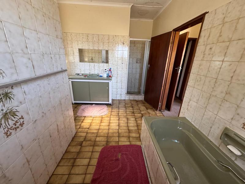 4 Bedroom Property for Sale in Glenmore Beach KwaZulu-Natal