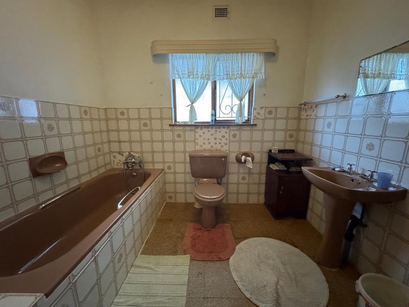 4 Bedroom Property for Sale in Glenmore Beach KwaZulu-Natal