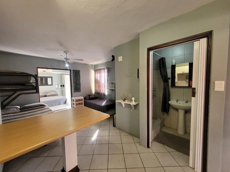 1 Bedroom Property for Sale in Uvongo Beach KwaZulu-Natal