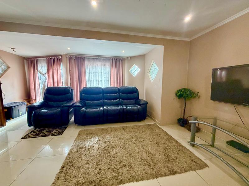 3 Bedroom Property for Sale in Havenside KwaZulu-Natal